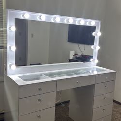 vanity used like new! 