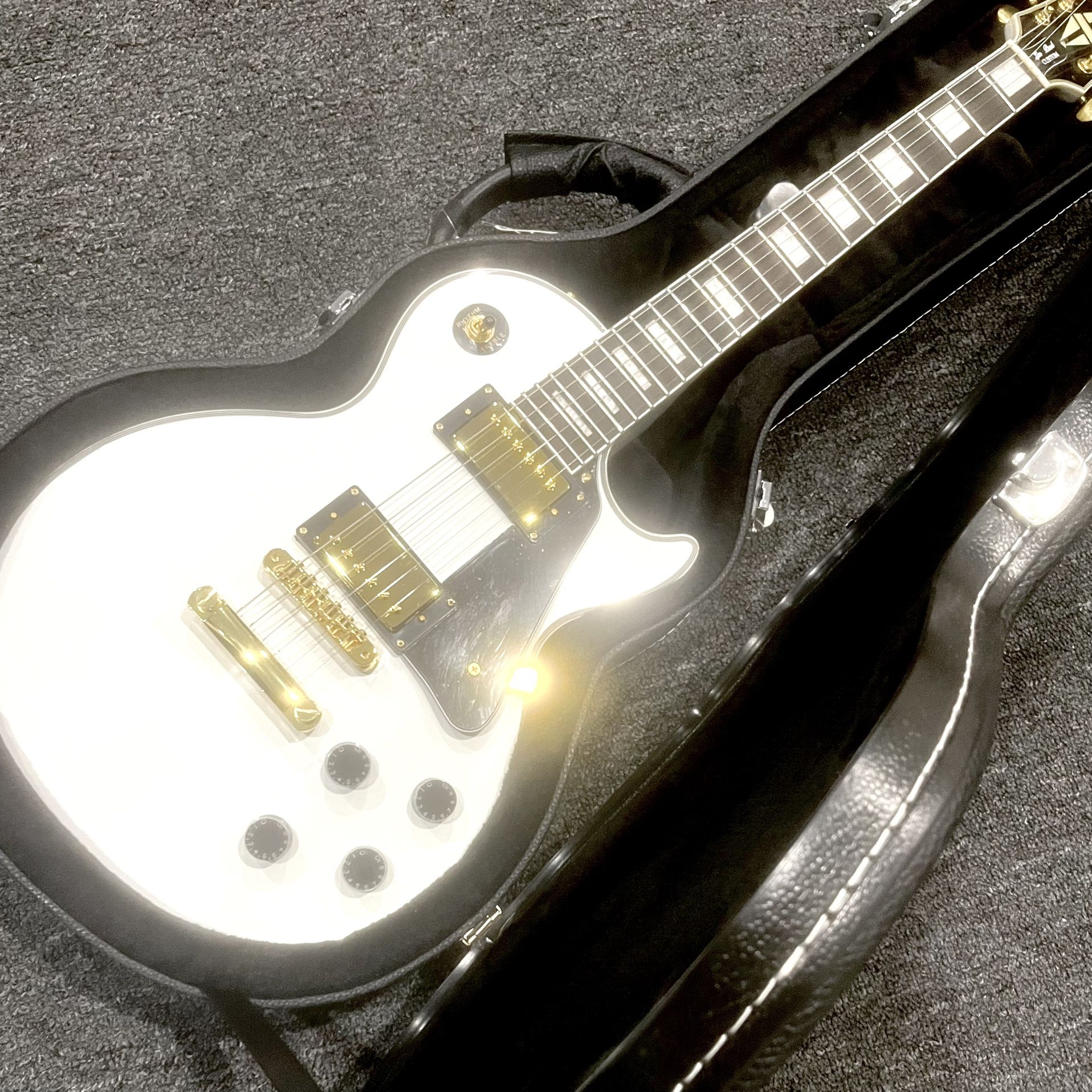 Gibson Les Paul Custom STYLE Guitar & Case!
