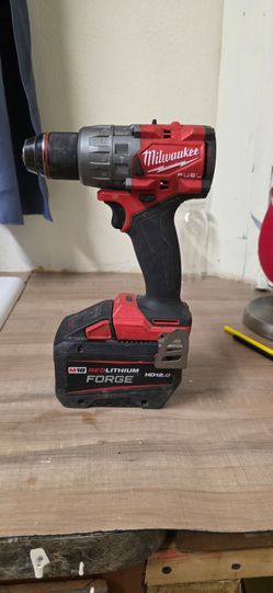 Milwaukee Fuel Drill with 12amp Battery