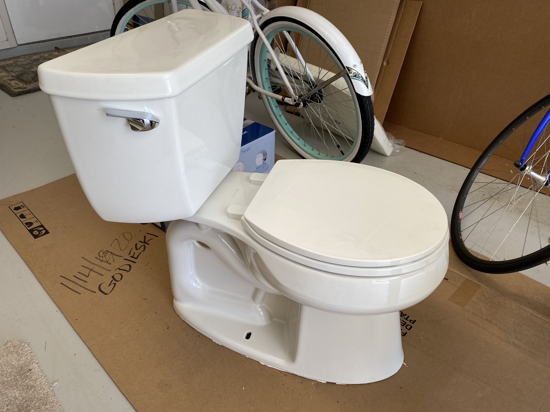 Kohler toilet in perfect condition, no nicks or scratches and very clean. We are remodeling and changing out plumbing fixtures.