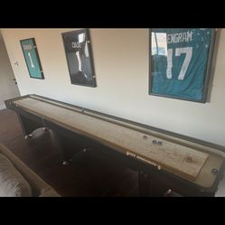 Shuffleboard table