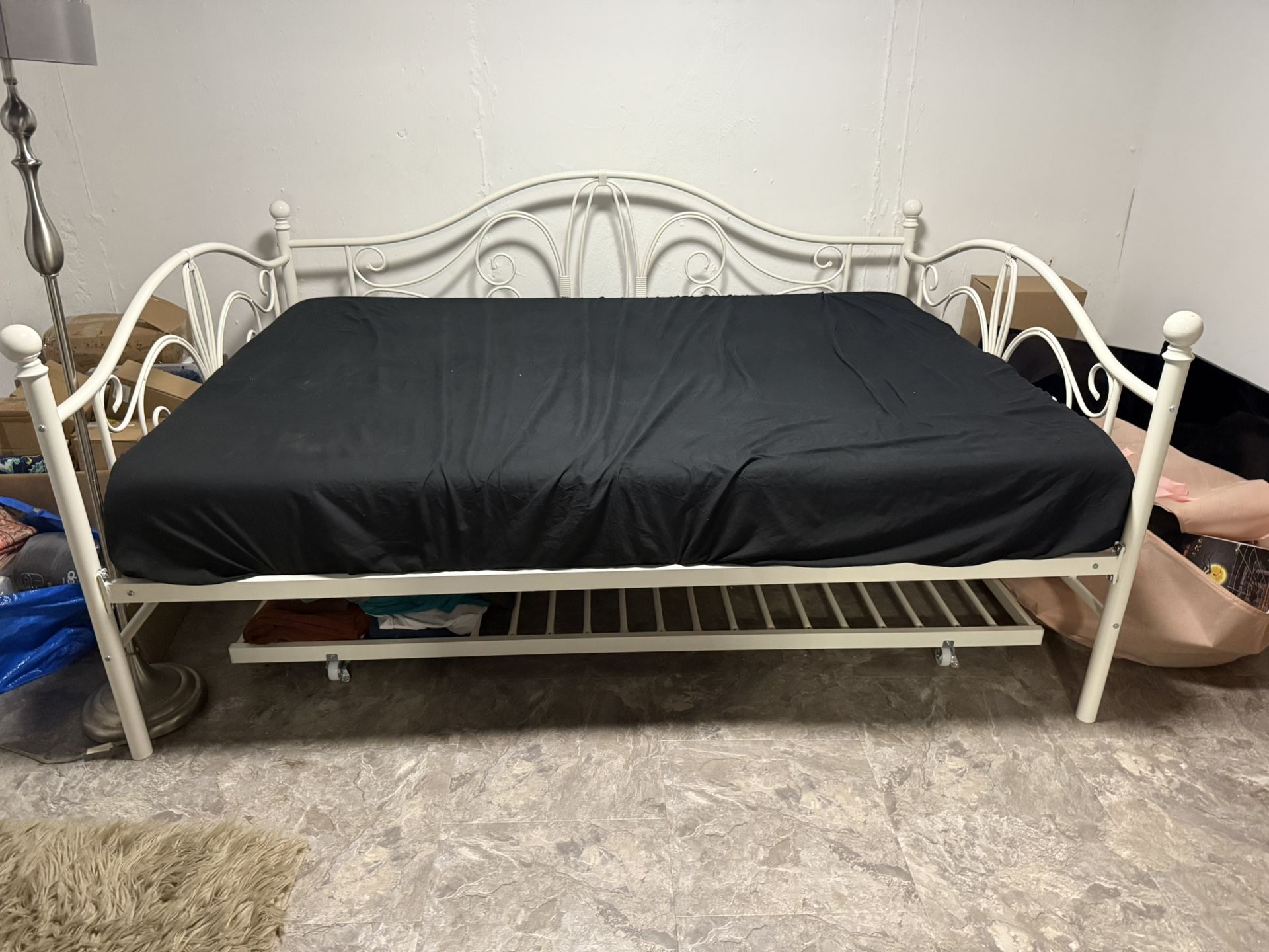 Full Size Bed With Trundle