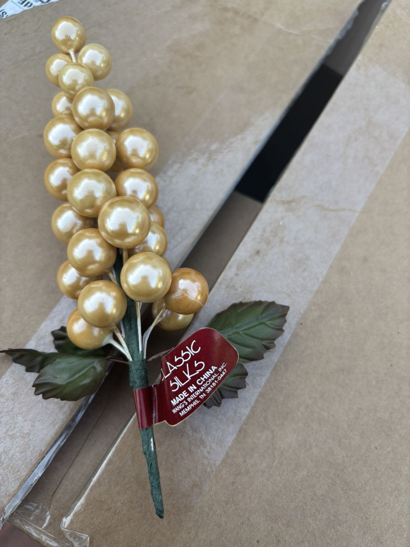 120 Darice Berry Clusters Picks Gold