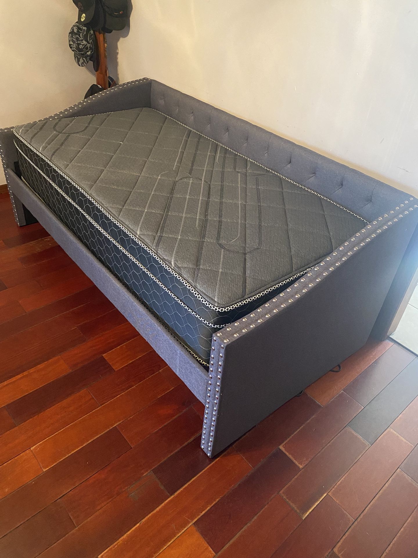 Bed frame + Matress