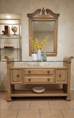 BEAUTIFUL  STANLEY SOLID WOOD SIDEBOARD/BUFFET  FOR SALE! IN EXCELLENT CONDITION,  DELIVERY AVAILABLE