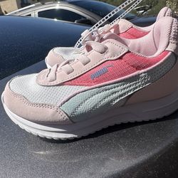 Girls pumas