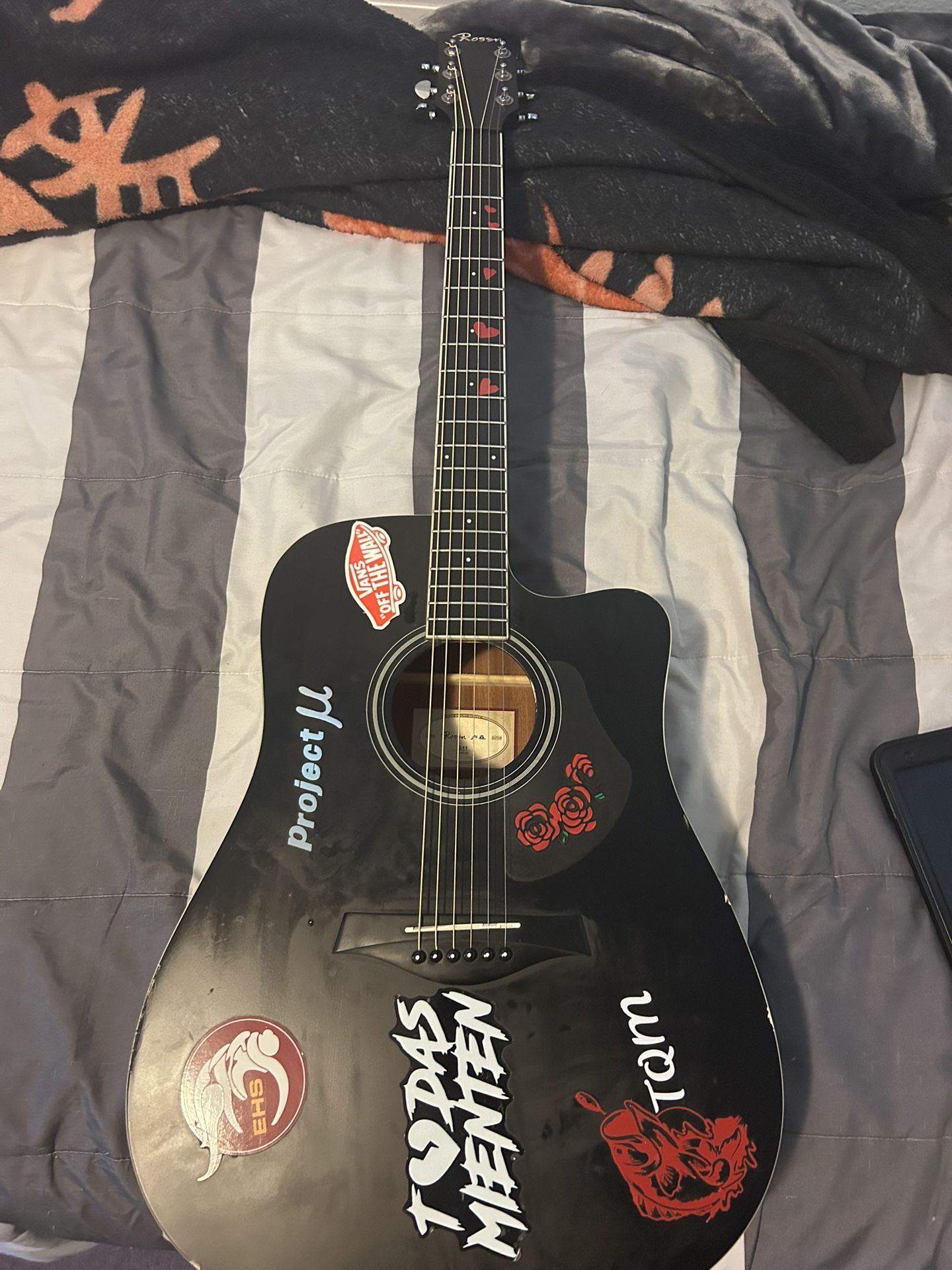 6 string guitar black