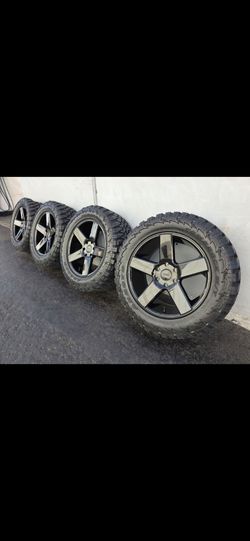 20" DUB w/ 33x12.50R20  Tires
