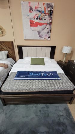 sale...Sale.. 4 Pc casual Queen size Bedroom set!!