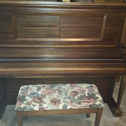 1918 Player Piano  With 89 Music Scrolls 
