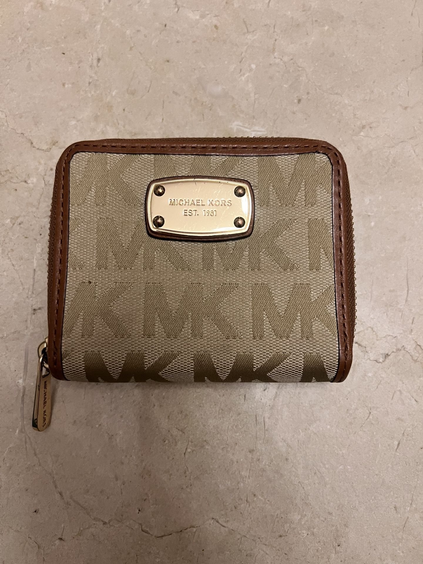 Michael Kors Square Beige Wallet Card Holder Gold Tone Logo Bifold Zip Closure