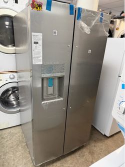New Frigidaire refrigerator 33” width