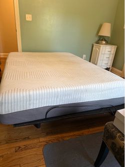 Adjustable Queen bed frame with mattress and remote