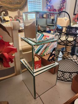 Stackable 3 piece, tiered, mirrored display cubes