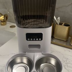 automatic cat/ Dog feeder