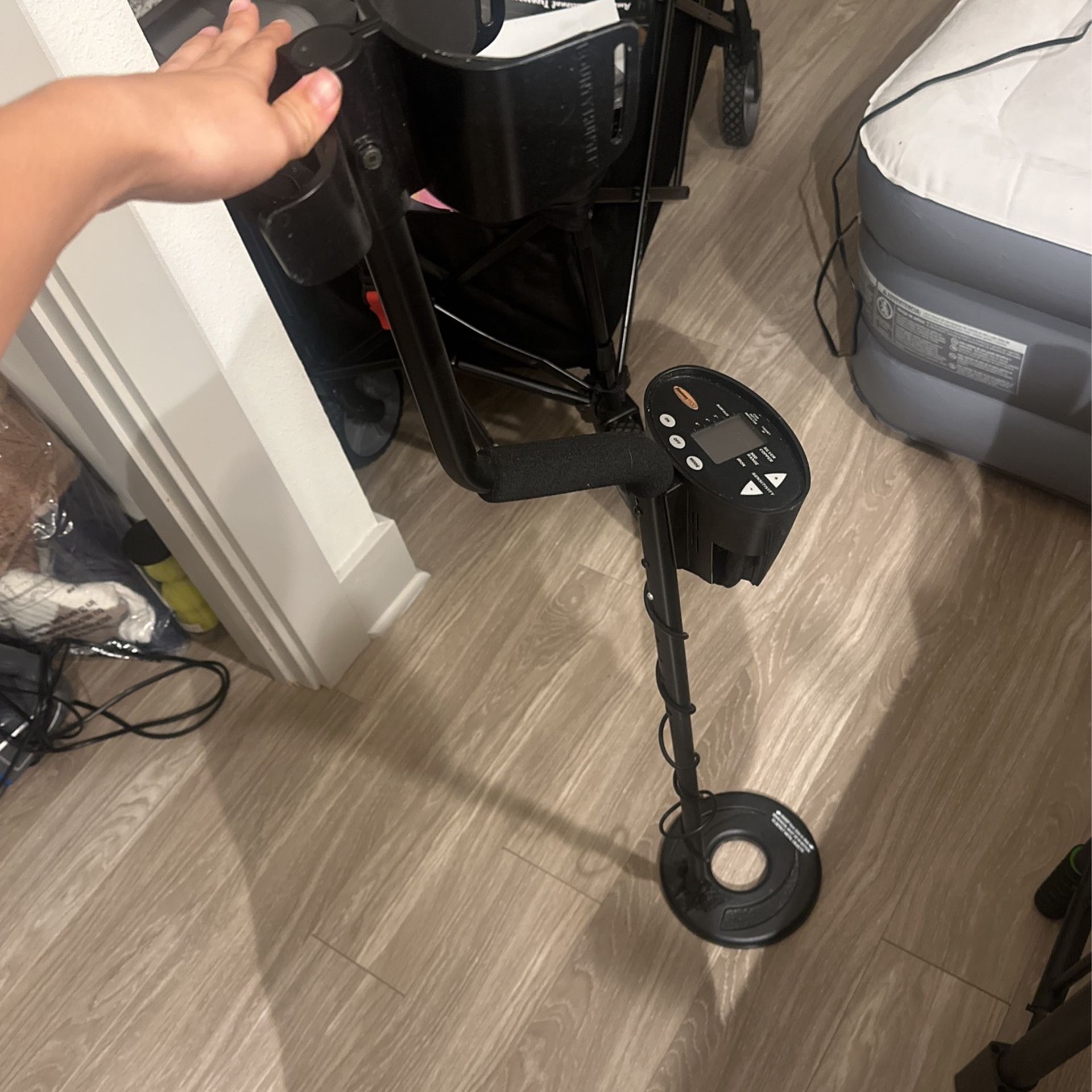 Like New Metal Detector