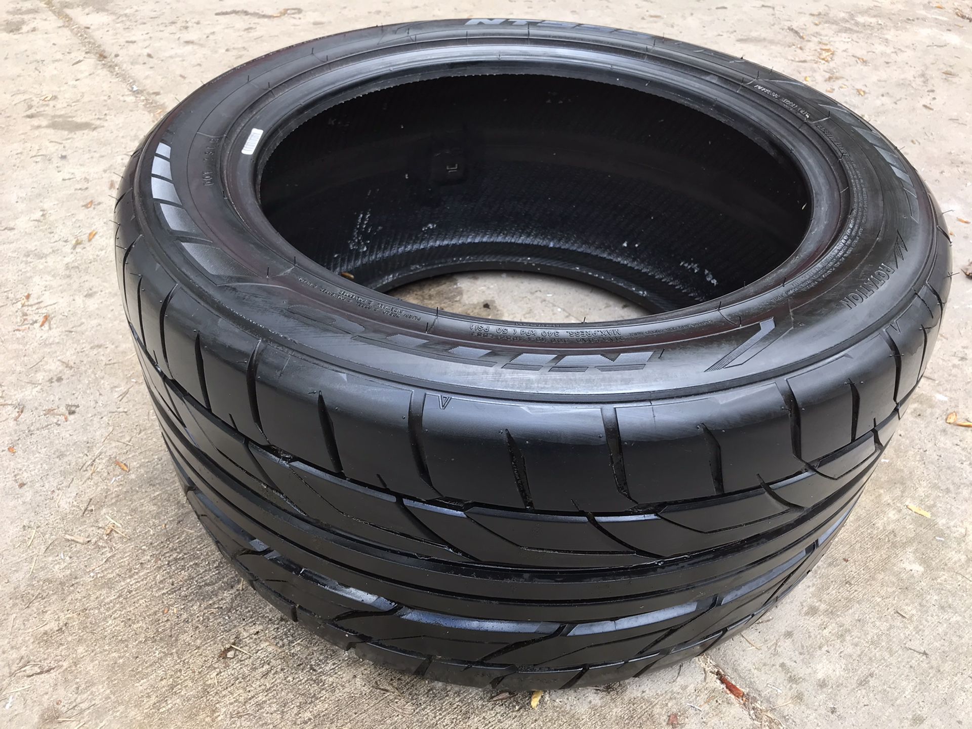 Single tire NITTO NT555 285/40/17 OBO