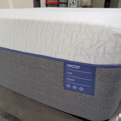 Nectar Premier Copper Hybrid Mattress - Queen - Like New