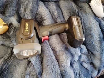 Husky
5000 Lumen Hybrid Power Swivel Rechargeable Spotlight