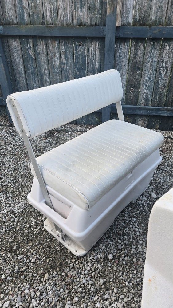  leaning post seat for boat