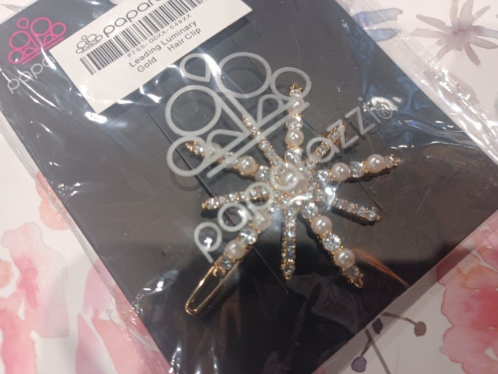 NEW paparazzi leading luminary gold snowflake hair clip