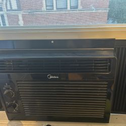 URGENT SALE: Nearly New Midea Window Air Conditioner