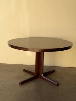 Vintage Danish Mid-Century Round Oak Dining Table — Sculptural Pedestal Base 1960s