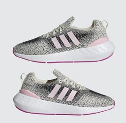 Adidas Womens Swift Run 22 Sneakers