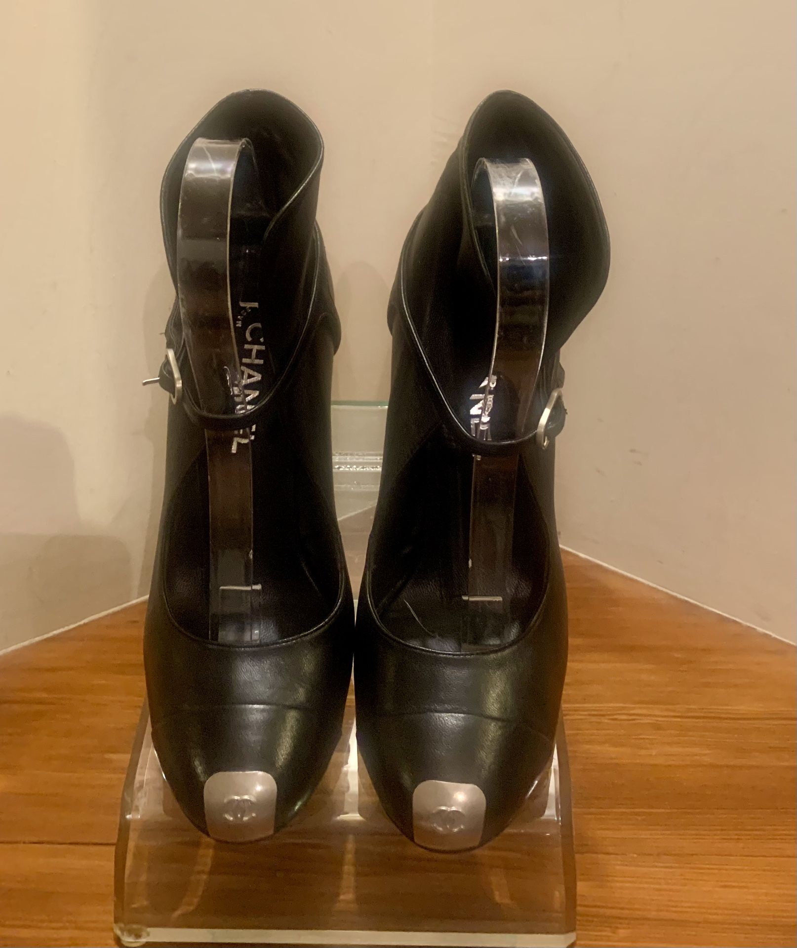 Authentic Chanel Lambskin CC Ankle Booties EU39.5