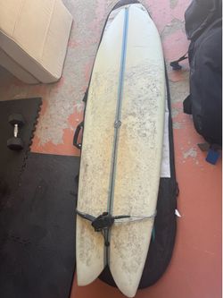 Hybrid quad fin surfboard in good condition