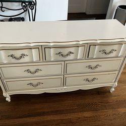 French Provincial Furniture 