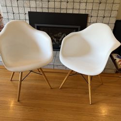 Set Of 2 Modern White Arm Chairs 