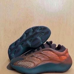 Adidas Yeezy Boost 700 V3 Copper Fade GY4109 Size 6 Brand New