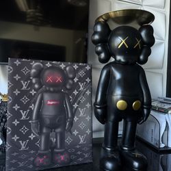 Kaws Statue With Tray With Poster 