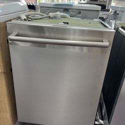 Dishwasher, BOSCH Stainless Steel 24’ With Top Rack, New Scratch And Dents, Manufacturer Warranty