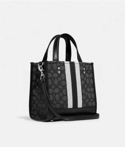 Coach dempsey  22 jacquard black and gray