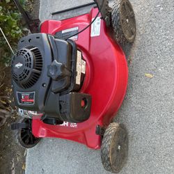 Push Mower Side Discharge.   Not Working. Make Me Reasonable Offer.  Thanks 