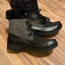 Women’s NEW Snow Boots Size 9.0-9.5 
