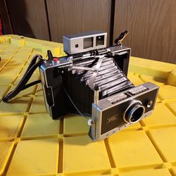 Polaroid Automatic 250 Land Camera