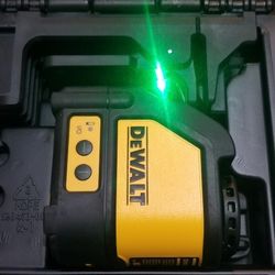 DEWALT

100 ft. Green Self-Leveling 3-Spot Laser Level with (2) AA Batteries & Case

