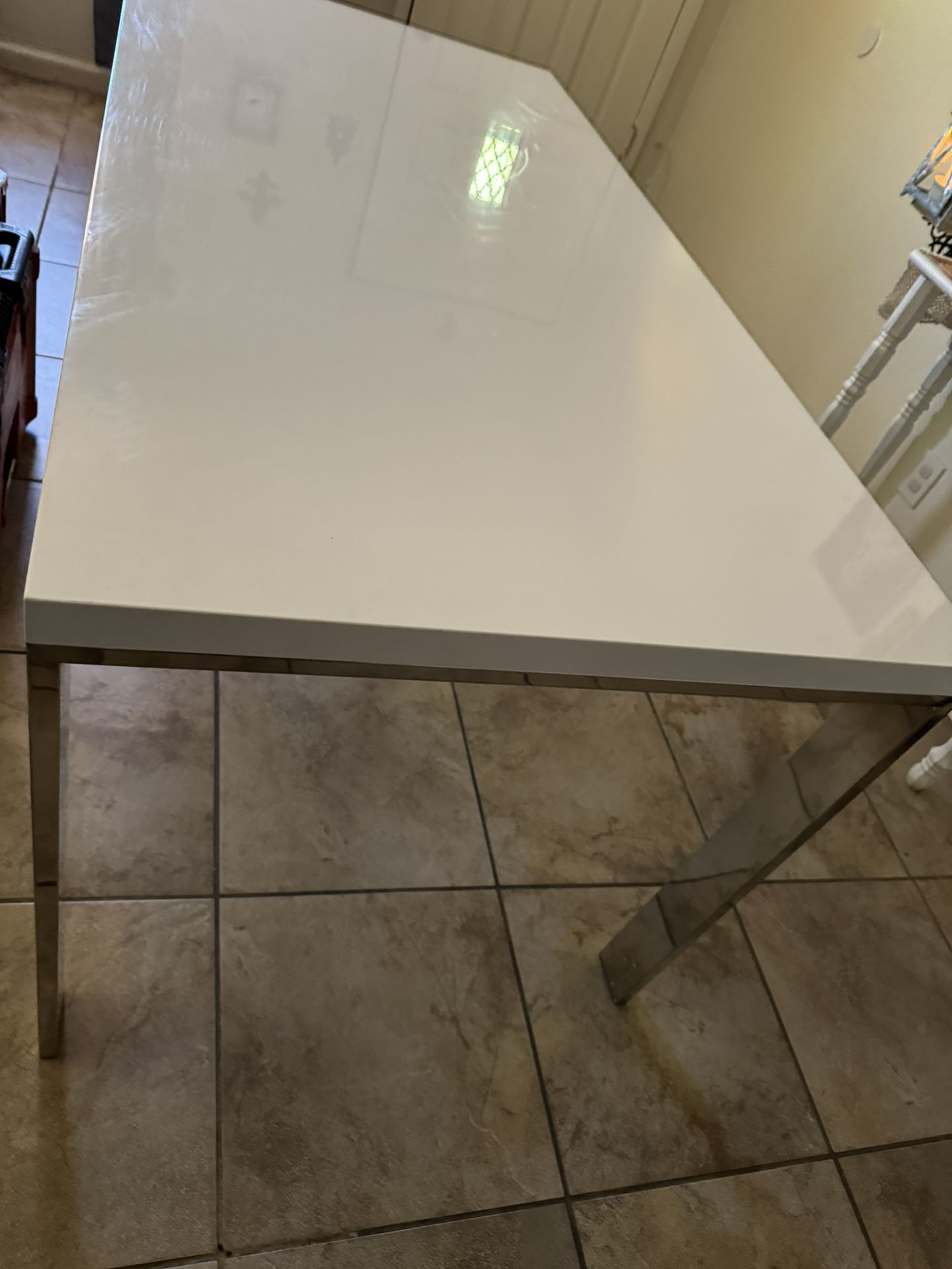 Dining  Table With Aluminium  Legs