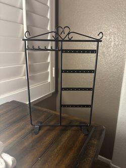 Black Metal Jewelry Organizer Stand