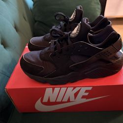 Nike Air Huarrache Size 9