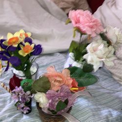 Beautiful Design Artificial Flowers In Vases $ 10 Each 