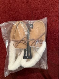 Women’s tan moccasin fur lined slippers