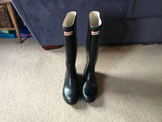 Hunter boots men’s size 8 ladies size 9 just in time for winter