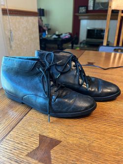 Women Size 6 1/2  Black Shoes