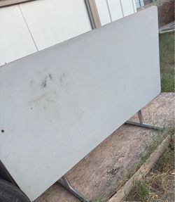 Folding table