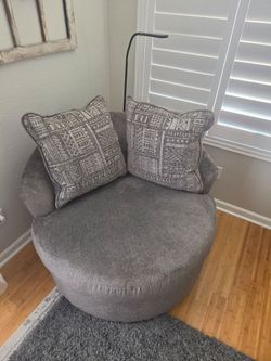 Round chair