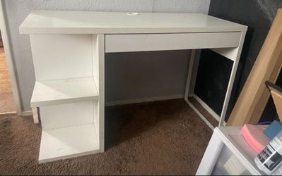 IKEA MICKE desk